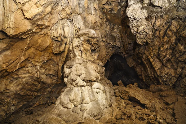 Formacja geologiczna w jaskini — Zdjęcie stockowe