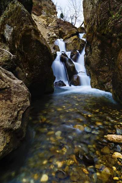 罗马尼亚谢亚河上美丽的瀑布 — 图库照片