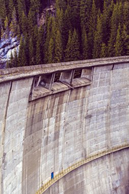 Beton baraj dağlarda geniş görüş