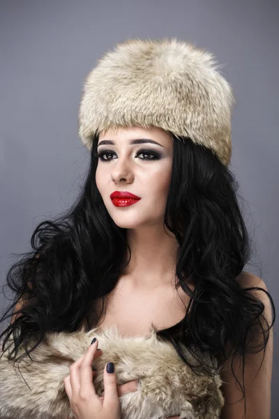 Fur Fashion. Beautiful Girl in Fur Hat. Winter Woman Portrait — Stock Photo, Image