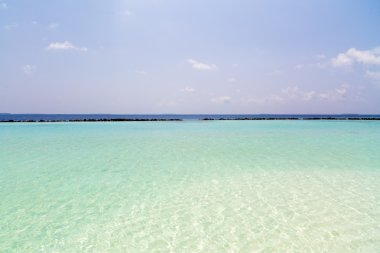 sandspit Maldivler ile güzel ada plaj