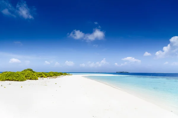 在马尔代夫沙嘴美丽的小岛沙滩 — 图库照片