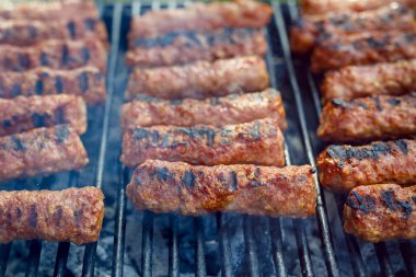 geleneksel yemekleri köfte ızgara 