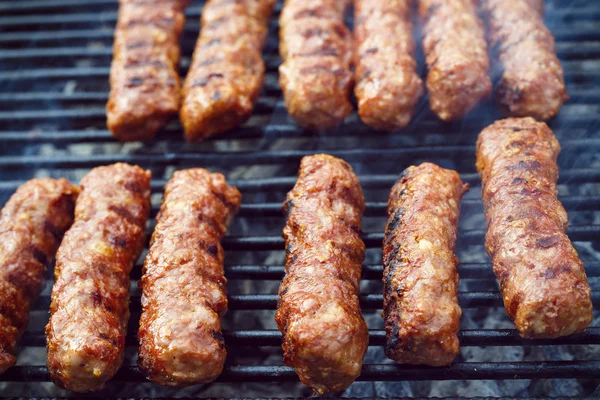 Cibo tradizionale Polpette di Carne "mici" alla griglia — Foto Stock