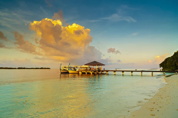 Maldivler cennet gibi bir manzara ile sahne — Stok fotoğraf