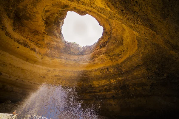 Piękna jaskinia w Algarve Portugalia — Zdjęcie stockowe