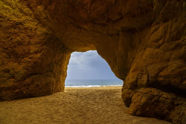 Algarve Portekiz 'deki güzel mağara — Stok fotoğraf