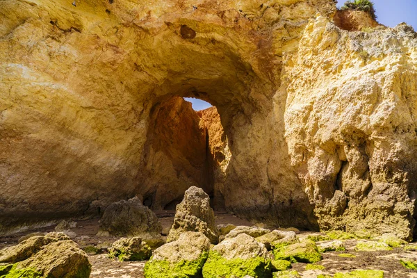 Algarve Portekiz 'deki güzel mağara — Stok fotoğraf