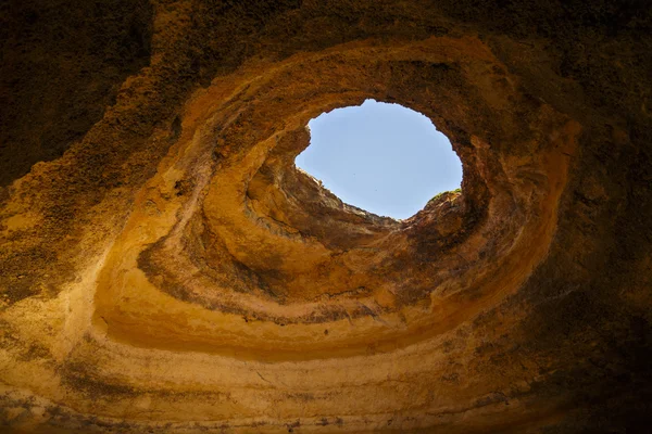 Algarve Portekiz 'deki güzel mağara — Stok fotoğraf