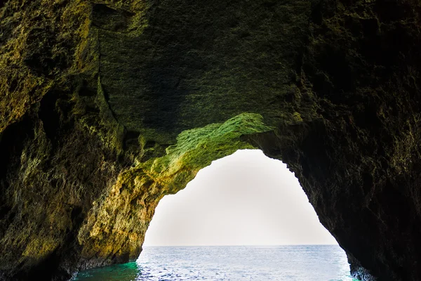 Красивая пещера в Алгарве Португалия — стоковое фото