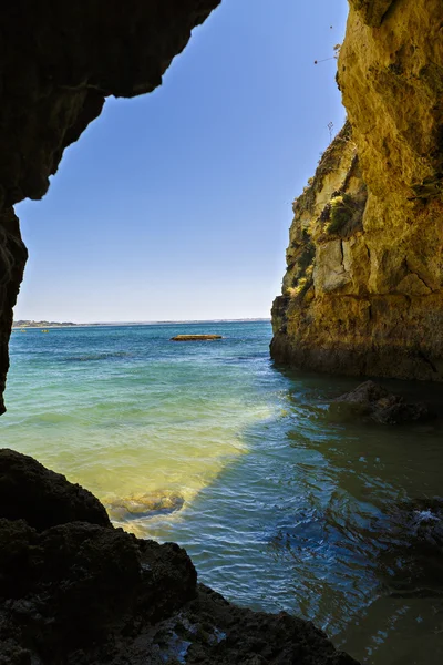 Bela caverna no Algarve Portugal — Fotografia de Stock