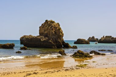 güzel bir plaj Atlantik Okyanusu, Algarve, Portekiz