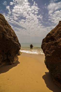 güzel bir plaj Atlantik Okyanusu, Algarve, Portekiz