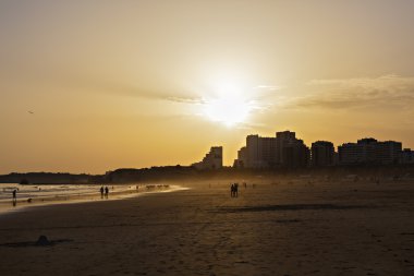 güzel bir plaj Atlantik Okyanusu, Algarve, Portekiz