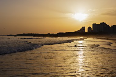 güzel bir plaj Atlantik Okyanusu, Algarve, Portekiz