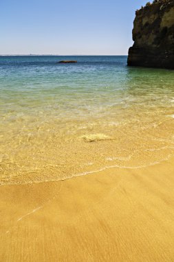 güzel bir plaj Atlantik Okyanusu, Algarve, Portekiz