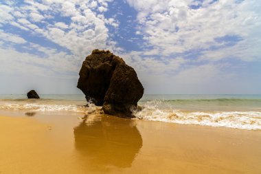 güzel bir plaj Atlantik Okyanusu, Algarve, Portekiz