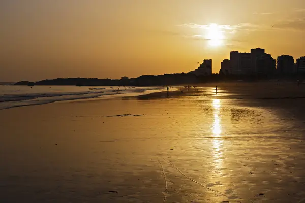 Bellissima spiaggia sull'Oceano Atlantico, Algarve, Portogallo — Foto Stock