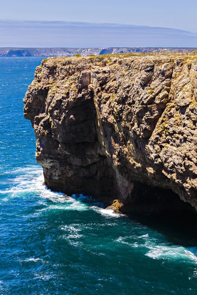 Hermoso paisaje con costa rocosa del océano —  Fotos de Stock