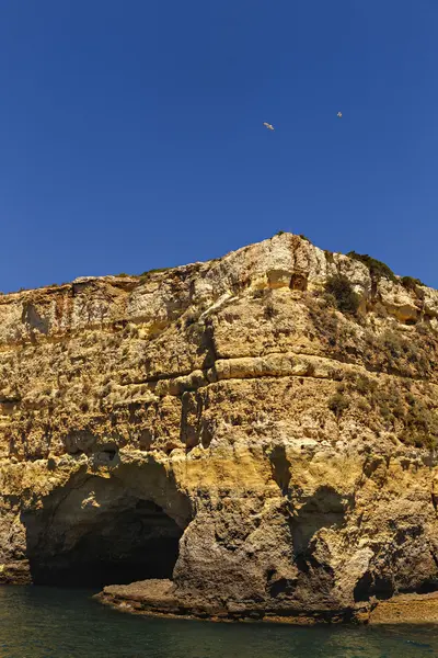 Hermoso paisaje con costa rocosa del océano — Foto de Stock