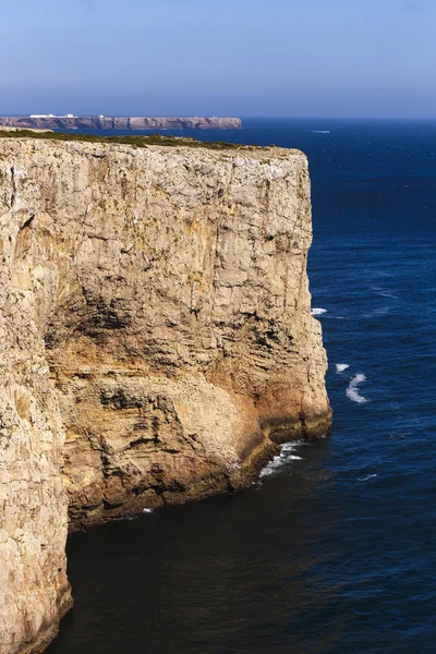 Kayalık okyanus kıyı ile güzel manzara — Stok fotoğraf
