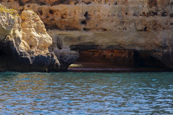 Hermoso paisaje con costa rocosa del océano — Foto de Stock