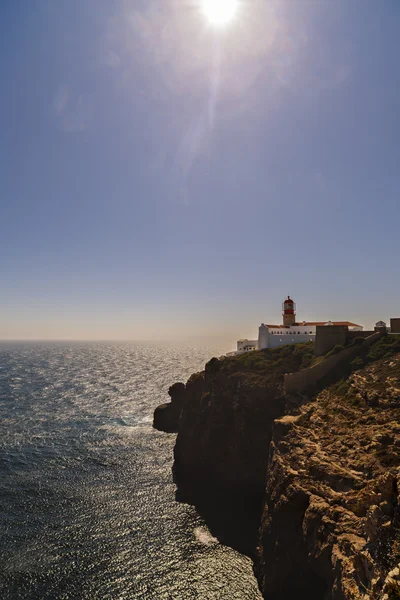Lighthouse on top of cliff at Cabo Sao Vicente, Algarve region, — Stock Photo, Image