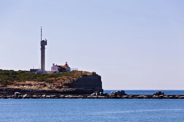 Lighthouse on top of cliff at Cabo Sao Vicente, Algarve region, — Stock Photo, Image