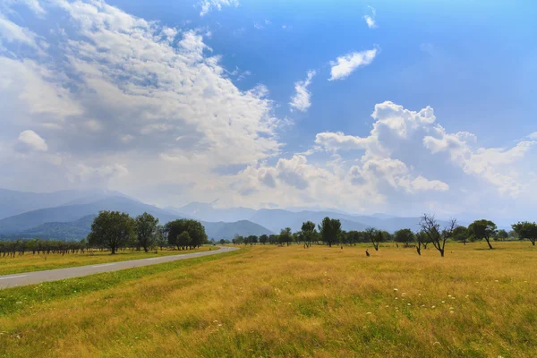 Een mooie bergweg in Fagaras gebergte Roemenië — Stockfoto