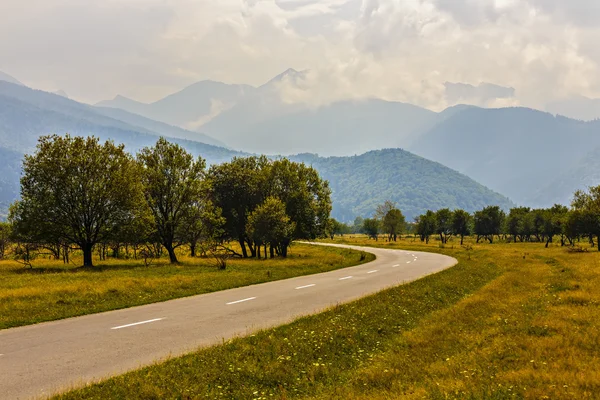 A beautiful mountain road in Fagaras mountains Romania — Stock Photo, Image