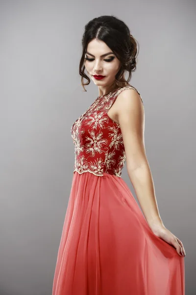 Portrait of a beautiful young woman in red dress. — Stock Photo, Image