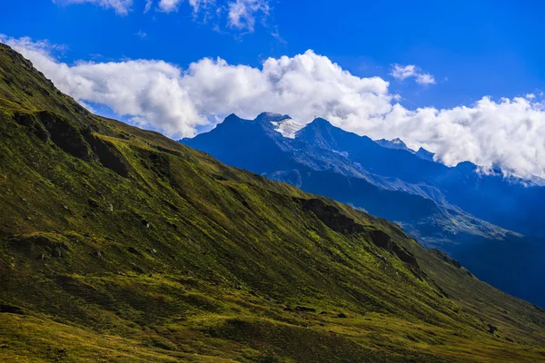 Nádhernou krajinu v Alpách, Švýcarsko — Stock fotografie