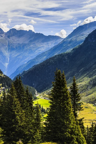 Maravilloso paisaje en los Alpes, Suiza — Foto de Stock