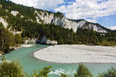 bir güzel dağ nehir Alpleri'nde ile manzara