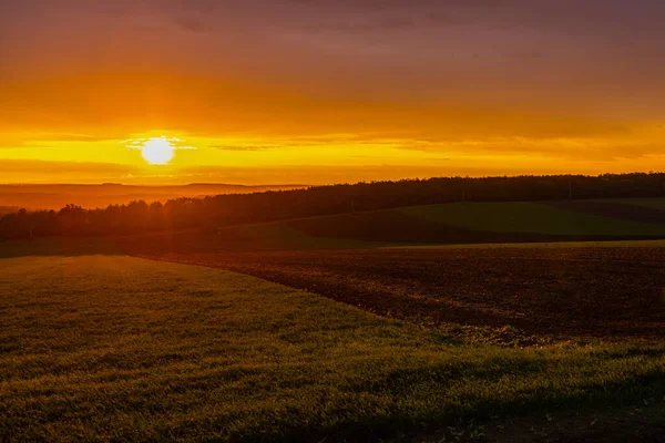 Landskap Med Solnedgång Över Ett Jordbruksfält Hösten — Stockfoto