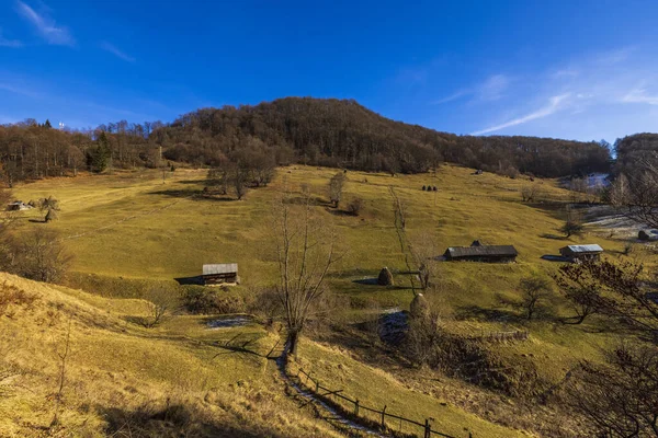 Hermoso Paisaje Montaña Las Montañas Los Cárpatos Rumania Transición Otoño —  Fotos de Stock