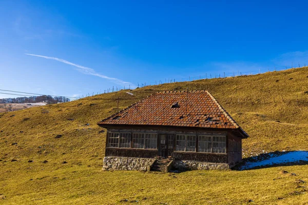 Vecchia Casa Legno Sulla Montagna — Foto Stock