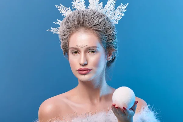 Winter Schoonheidsvrouw Mooi Fashion Model Meisje Met Sneeuwkapsel Make Vakantie — Stockfoto