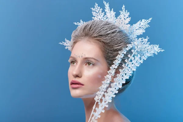 Winter Schoonheidsvrouw Mooi Fashion Model Meisje Met Sneeuwkapsel Make Vakantie — Stockfoto