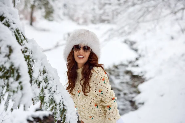 Attrayant Jeune Femme Hiver Plein Air — Photo