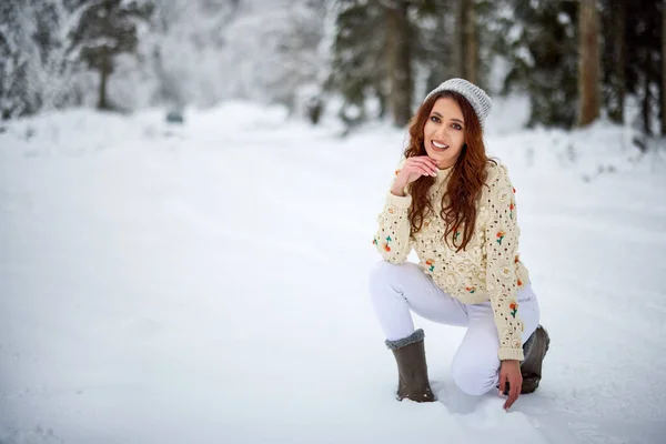 Attrayant Jeune Femme Hiver Plein Air — Photo