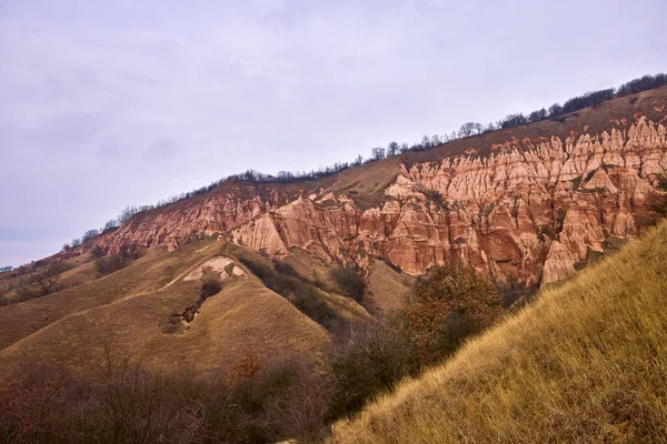 Hermoso Barranco Rojo Rapa Rosie Las Montañas Cárpatos Cerca Sebes —  Fotos de Stock