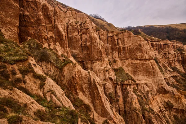 Hermoso Barranco Rojo Rapa Rosie Las Montañas Cárpatos Cerca Sebes — Foto de Stock