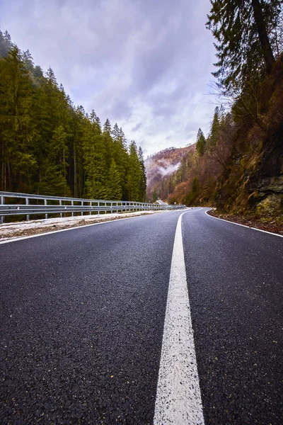 Paisaje Con Camino Montaña Vacío Invierno —  Fotos de Stock