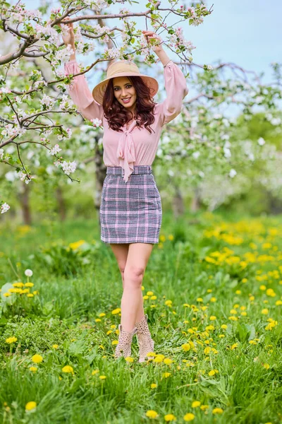 Beautiful Natural Woman Garden Apple — Stock Photo, Image