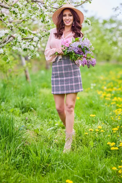 Schöne Natürliche Frau Apfelgarten — Stockfoto