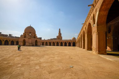 Kahire, Mısır - 23 Nisan 2021: Kahire 'deki sokaklar ve mimari görüntüler, Crown-Virüs Salgını Yılı.