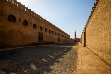 Kahire, Mısır - 23 Nisan 2021: Kahire 'deki sokaklar ve mimari görüntüler, Crown-Virüs Salgını Yılı.