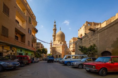 Kahire, Mısır - 23 Nisan 2021: Kahire 'deki sokaklar ve mimari görüntüler, Crown-Virüs Salgını Yılı.