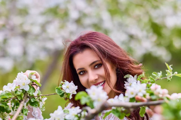 Schöne Natürliche Frau Apfelgarten — Stockfoto